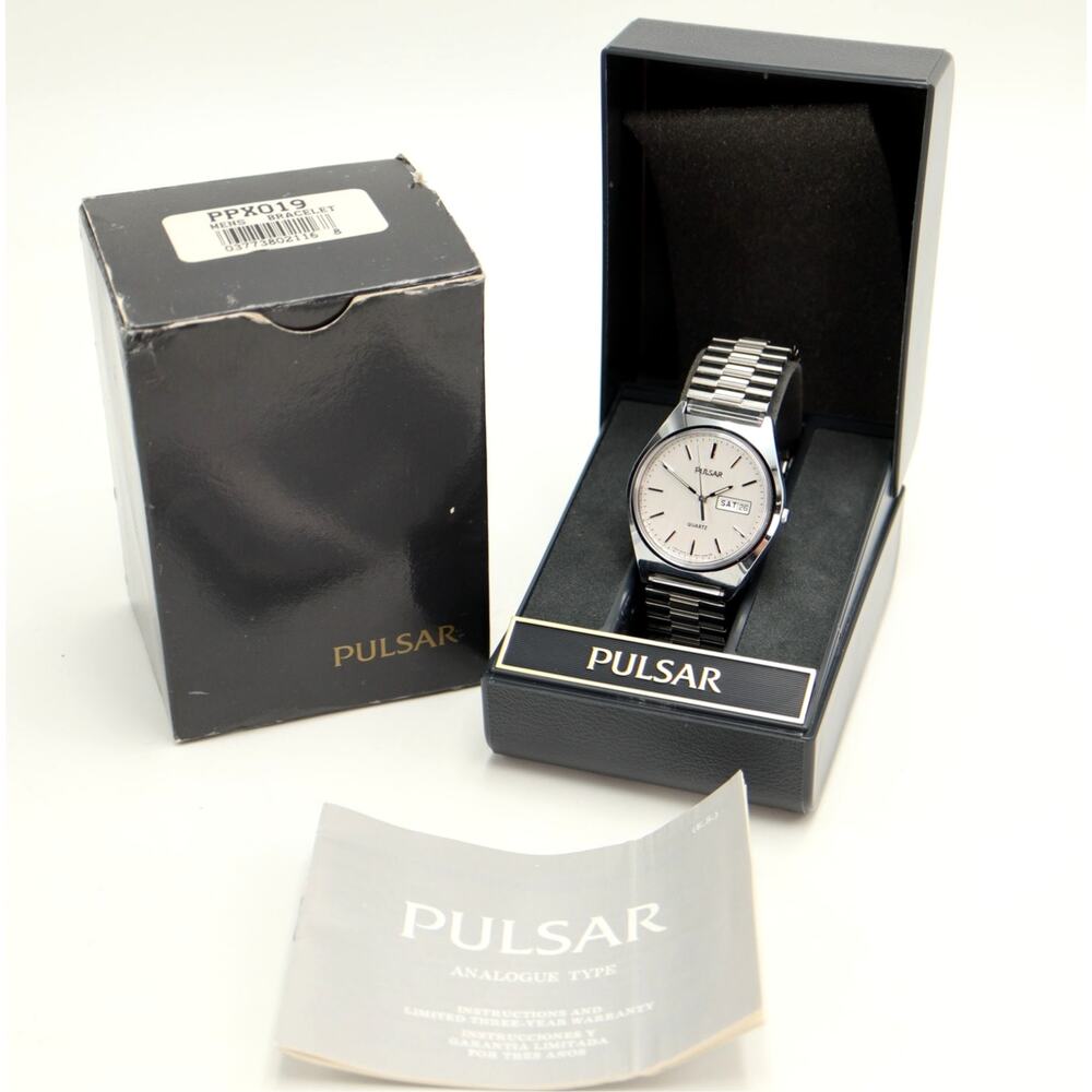 Vintage Pulsar by Seiko Silver Tone Day Date 36mm Watch V533-8A80 w New Battery